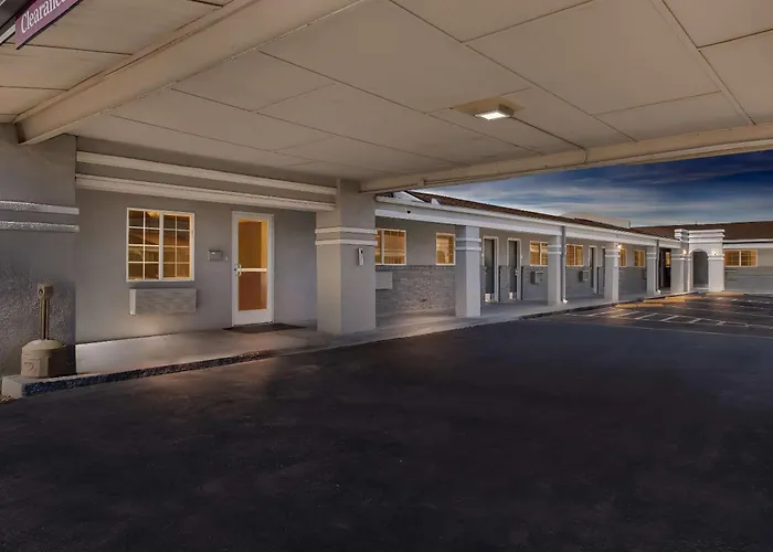 Resort: Econo Lodge Inn & Suites Santa Rosa